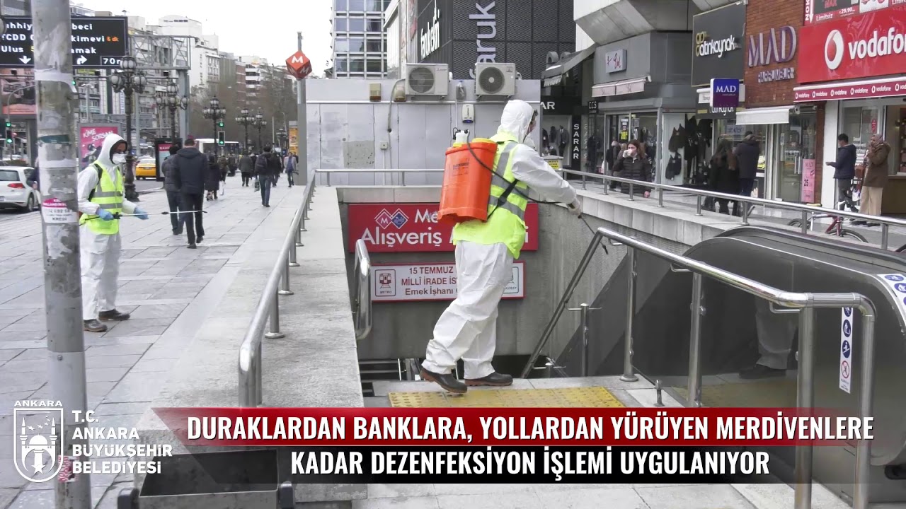 BÜYÜKŞEHİR EKİPLERİ ANA BULVARLARDA ÖZEL DEZENFEKTAN ÜRÜNLER KULLANARAK TEMİZLİK YAPIYOR