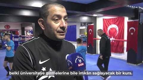 300 Çocuk 300 Sporcu Projesi kapsamında Başkentli çocuklar Kick Boks sporuyla tanışıyor.